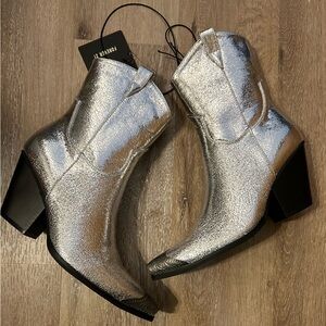 Forever 21 Metallic Silver Steel Toe Chunky Heel Western Boots Size 9